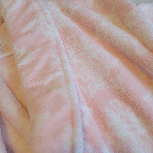 TASHI Women's Plush Bathrobe Size Large Pink and White - Picture 3 of 6